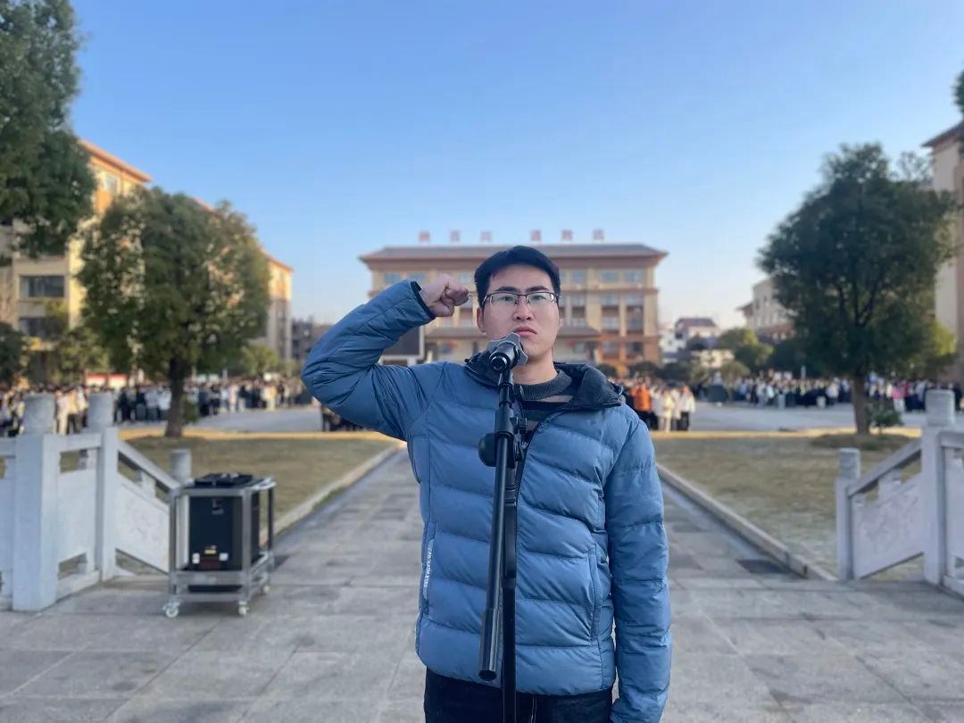 陈辉.jpg
