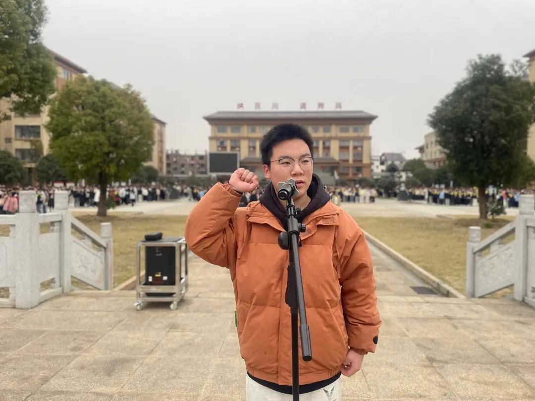 邱建凌.jpg
