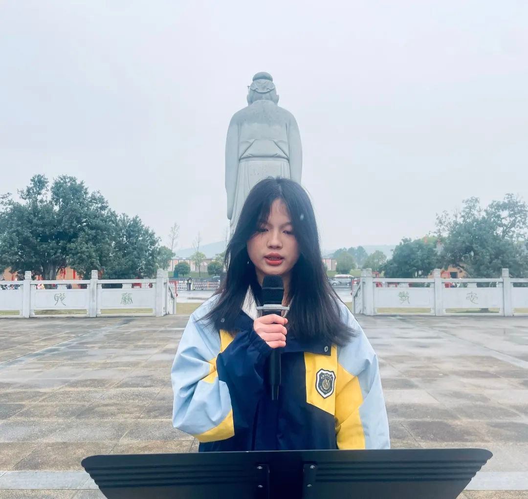 史婧颖.jpg