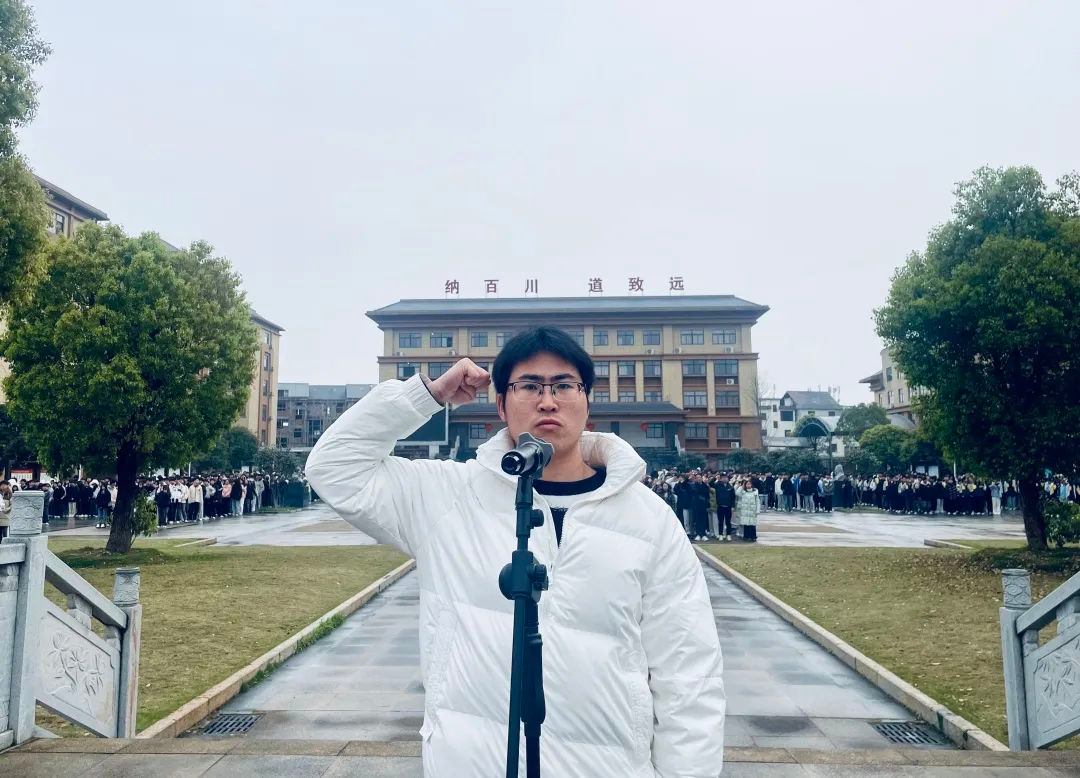 陈辉.jpg